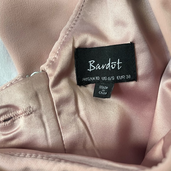 🩷Bardot Dress🩷 - Picture 2 of 4